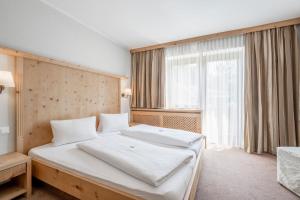 A bed or beds in a room at Gasthof Schroll