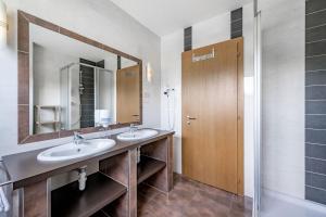 A bathroom at Gasthof Schroll