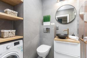 Kúpeľňa v ubytovaní Apartamenty Wyspa Solna by Noclegi Renters + 14 fotografií
