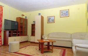 Telewizja i/lub zestaw kina domowego w obiekcie House Green Side Sunset