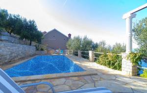Basen w obiekcie House Green Side Sunset lub w pobliżu