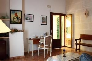 A seating area at Petit Hotel Es Figueral