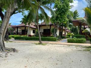 Aed väljaspool majutusasutust Phi Phi Villa Resort