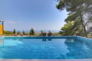 a swimming pool with a view of the ocean at Vista Del Diamante Apartments in Apolpaina