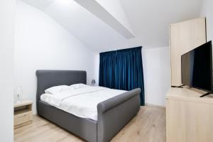 Un pat sau paturi într-o cameră la Hotel Ema&Zain