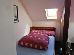 Gulta vai gultas numurā naktsmītnē Aille River Tourist Hostel and Camping Doolin