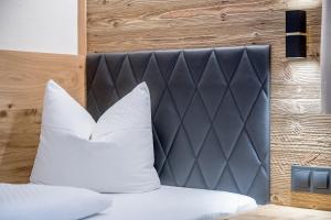 A bed or beds in a room at Gasthof Schroll