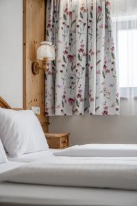 A bed or beds in a room at Gasthof Schroll