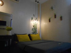 Tempat tidur dalam kamar di Thanh Hằng Homestay