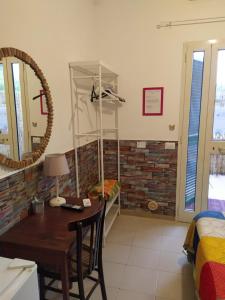 a room with a desk and a mirror and a bed at Casale Terra Sole B&B in Terlizzi