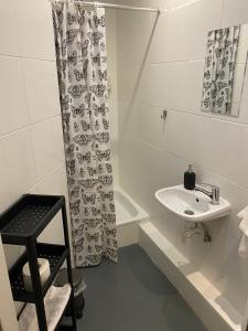 Kúpeľňa v ubytovaní Main Square 18 King Apartament