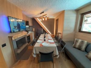 Kuchyň nebo kuchyňský kout v ubytování Dream House Quadrifoglio. Sulle piste di Folgarida,madonna di campiglio.