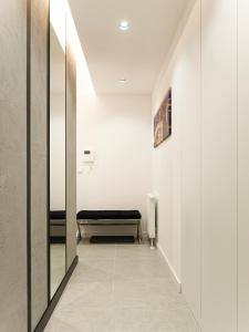 Televízia a/alebo spoločenská miestnosť v ubytovaní Apartament Bóżnicza