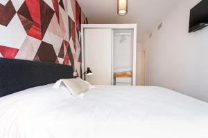 Posteľ alebo postele v izbe v ubytovaní Málaga Rivas 34 Suites Homes