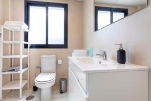 Kúpeľňa v ubytovaní Málaga Rivas 34 Suites Homes