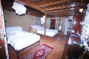 Postel nebo postele na pokoji v ubytování Varkala Marine Palace
