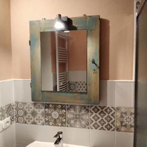 Kamar mandi di casa Le Franche