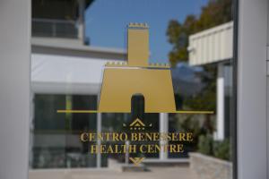 a sign for a health centre in a window at Principe Alogna Hotel & SPA in Altavilla Milicia
