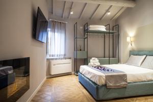 Postel nebo postele na pokoji v ubytování San Sebastiano Suite & Luxury Apartments