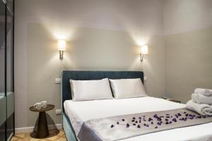 Postel nebo postele na pokoji v ubytování San Sebastiano Suite & Luxury Apartments