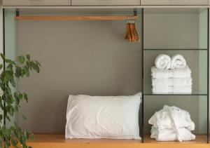 a glass shelf with towels and a pillow at Villa dei Venti in Qala