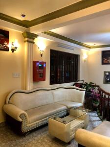 a living room with a couch and a coffee table at Nhat Quynh Hotel in Da Lat