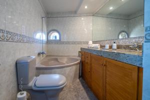 a bathroom with a tub and a toilet and a sink at Castillo Can Xirau Piscina Privada Vistas Mar Aire Acondicionado in Santa Susanna +44 photos