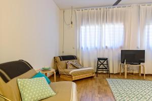 Televízia a/alebo spoločenská miestnosť v ubytovaní Tata's House, junto playa y Barcelona Centro