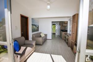 Casa com 03 dormitórios de casal tesisinde bir oturma alanı