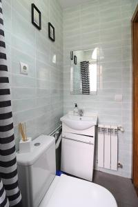 A bathroom at Apartamentos El Cuco