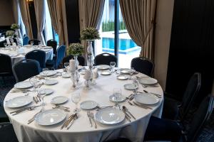 Bazén v ubytování Hotel Bonvie nebo v jeho okolí