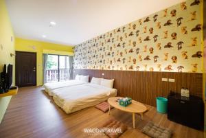 Llit o llits en una habitació de 我們這一家輕旅宿