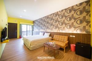Llit o llits en una habitació de 我們這一家輕旅宿