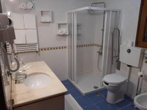 Koupelna v ubytování Moderna do Geres Hotel