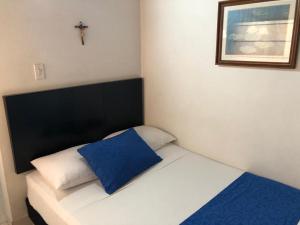 Giường trong phòng chung tại Amoblados Medellín Laureles
