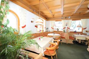 Restauracja lub miejsce do jedzenia w obiekcie Pension Mittagskogel