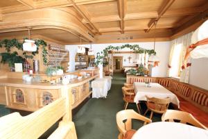 Restauracja lub miejsce do jedzenia w obiekcie Pension Mittagskogel
