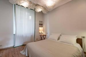 A bed or beds in a room at Naviglio, sweet dreams in the heart of the fun