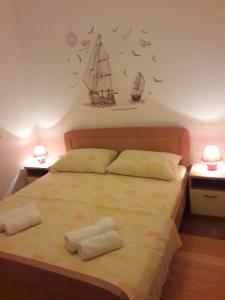 Postel nebo postele na pokoji v ubytování Apartmani Prpić