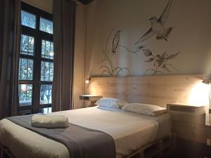 Cama ou camas em um quarto em Hostel Boutique Merced 88