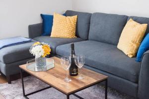 Ruang duduk di Atlantic View Apartment