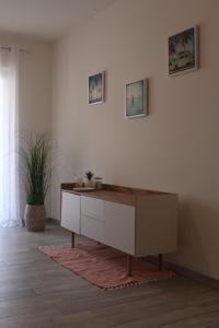 a living room with a desk in the middle of a room at Sanda in Banjole