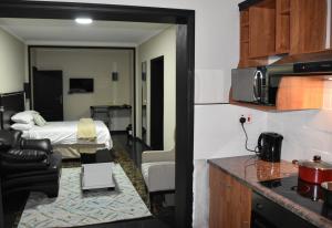 Annavilla7 Lilongwe hotel的厨房或小厨房