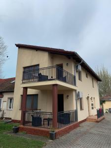 a large house with a balcony on the side of it at Balaton Apartmanház in Siófok