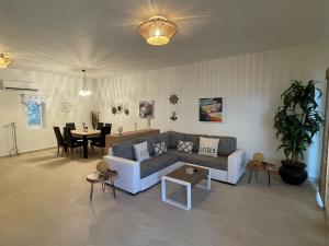 Gallery image of The View Condo No2 'The Emmanuel' in Kyra Panagia