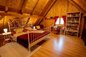 a bedroom with a bed in a wooden cabin at Kuća za odmor Grunt in Veliko Trgovišće