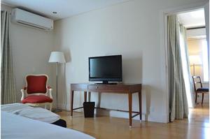 En TV eller et underholdningssystem på Hotel Finca Hermitage
