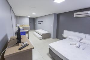 Postel nebo postele na pokoji v ubytování USEHOTEL - A uma quadra do complexo hospitalar Santa Casa