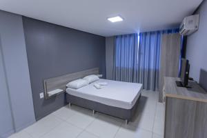 Postel nebo postele na pokoji v ubytování USEHOTEL - A uma quadra do complexo hospitalar Santa Casa