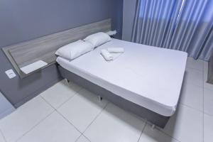 Postel nebo postele na pokoji v ubytování USEHOTEL - A uma quadra do complexo hospitalar Santa Casa